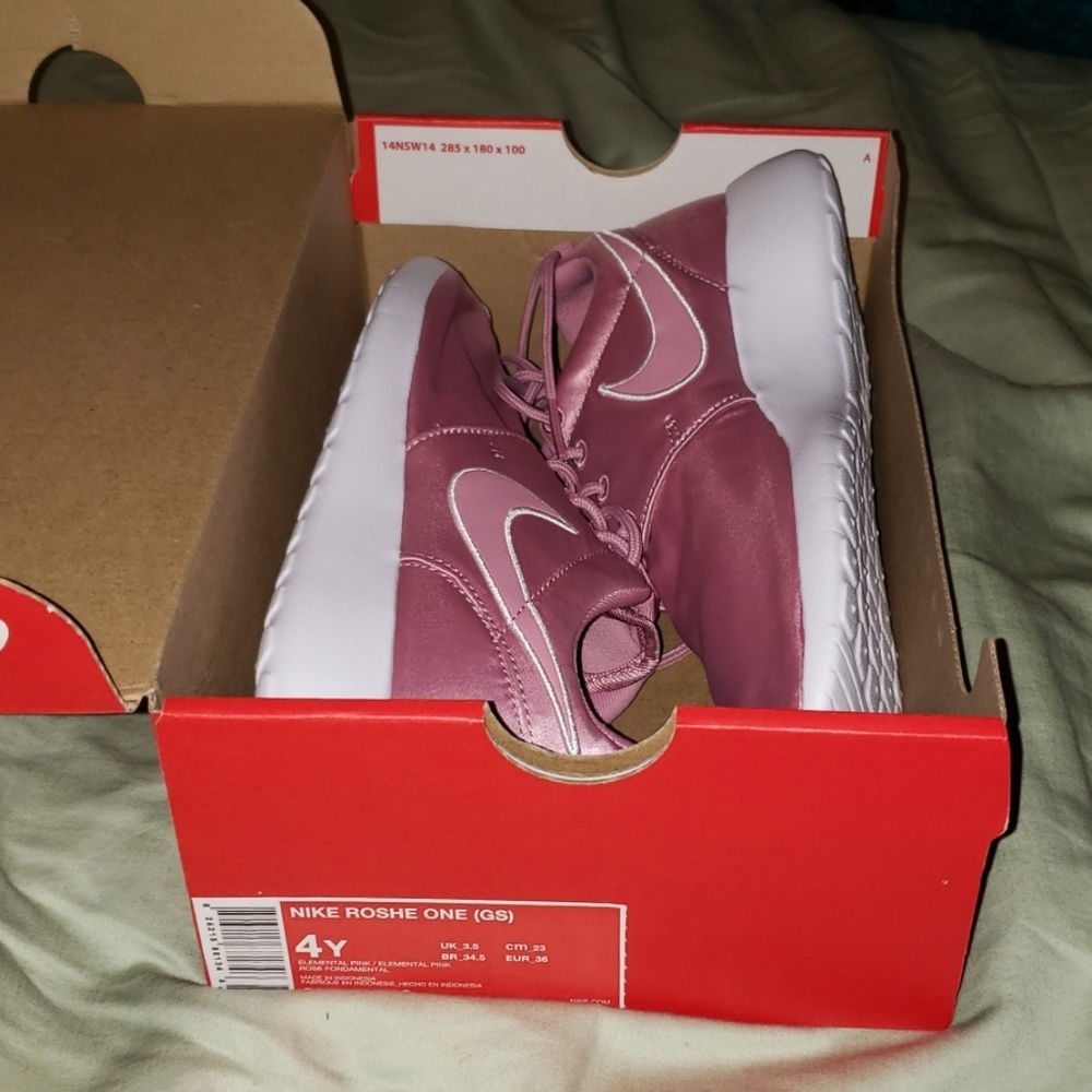 Shoes - Picture 5 of 6